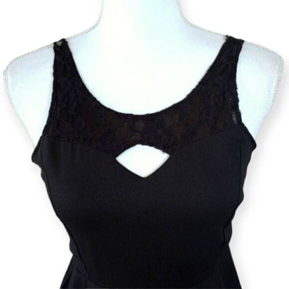 BLACK ROMPER SZ.S IN EXCELLENT USED CONDITION - Picture 2 of 4